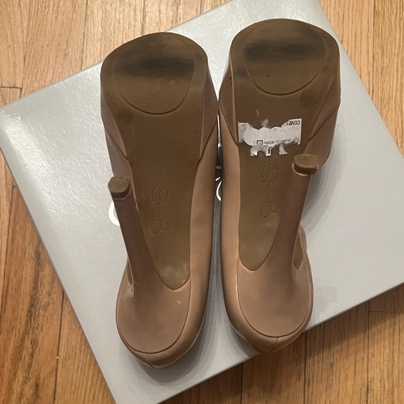 Jessica Simpson Nude Patent Leather Heels - Picture 5 of 5